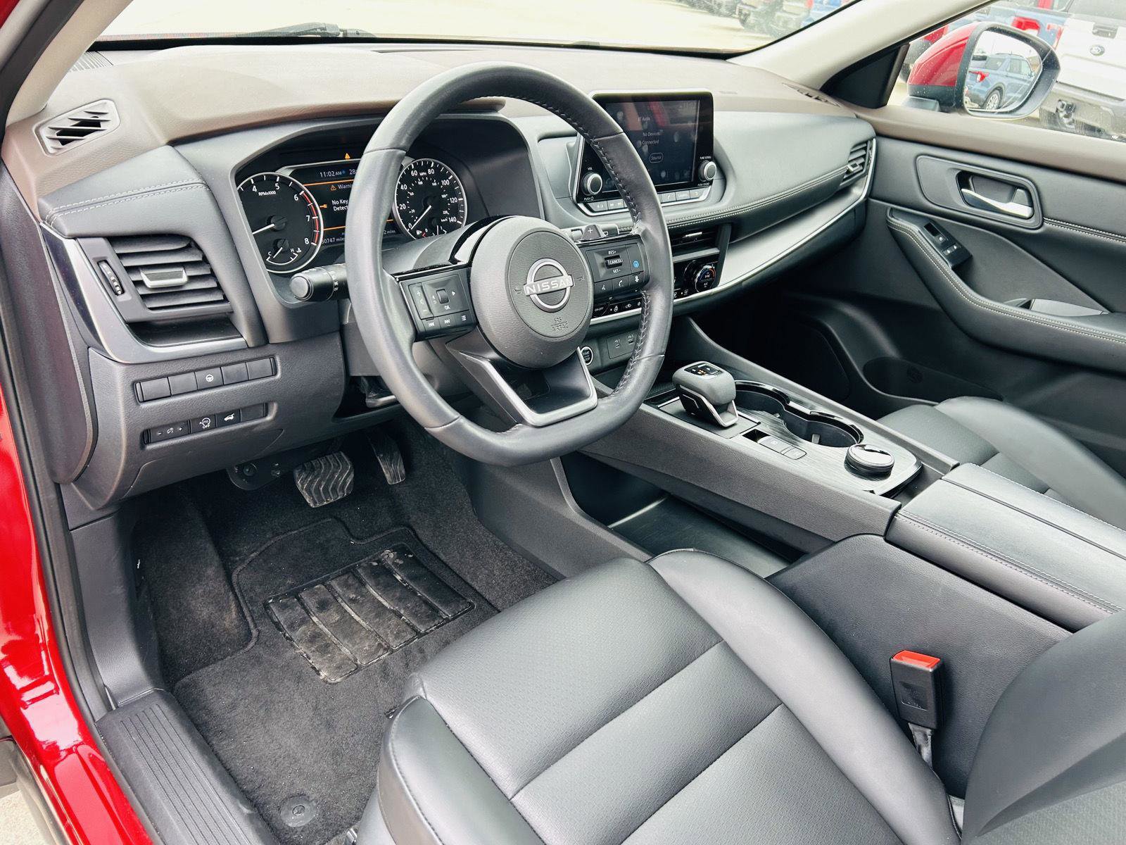 Used 2023 Nissan Rogue SV w/ SV Premium B Package image 14