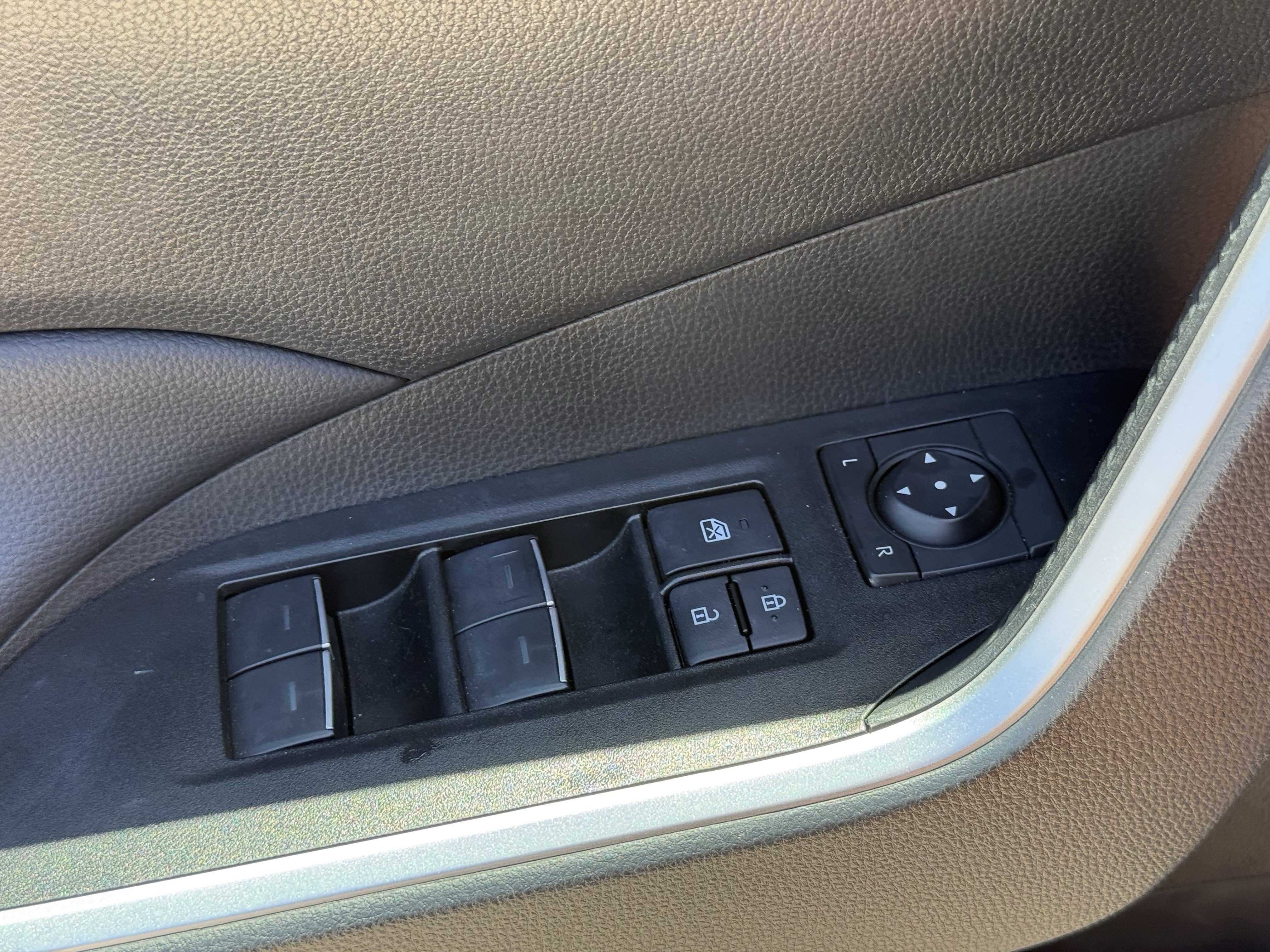 Used 2025 Toyota RAV4 XLE FWD image 27