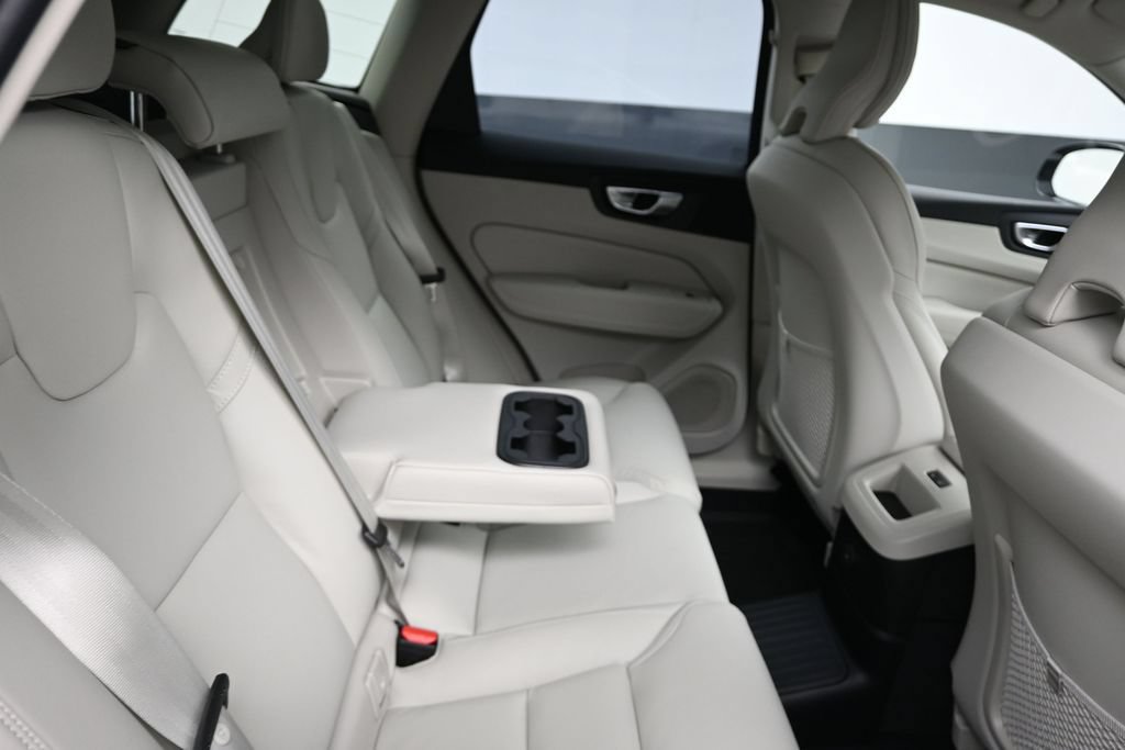 New 2026 Volvo XC60 T8 Ultra w/ Protection Package Premier AWD/4WD image 17