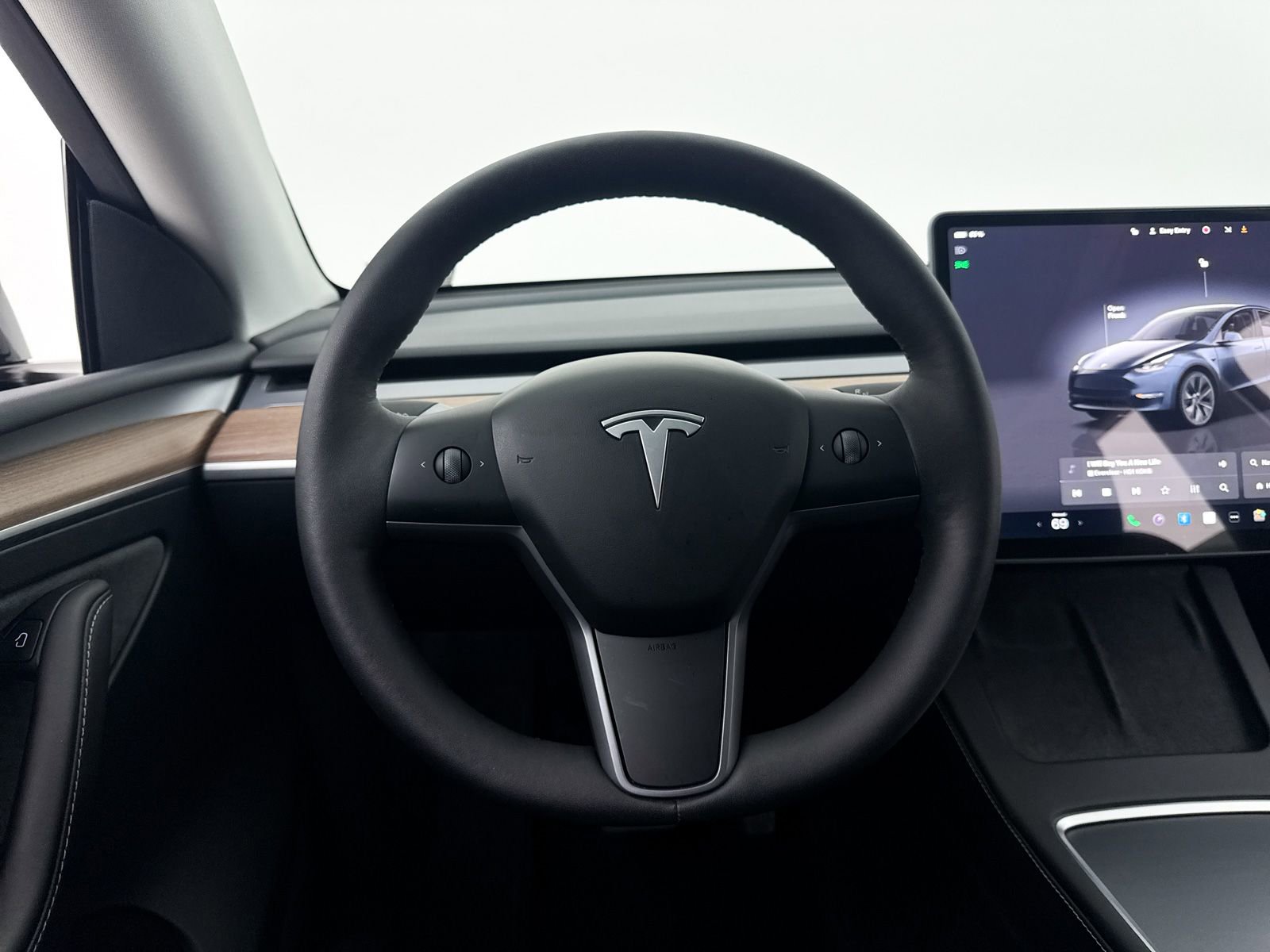 Used 2024 Tesla Model Y Long Range RWD image 3