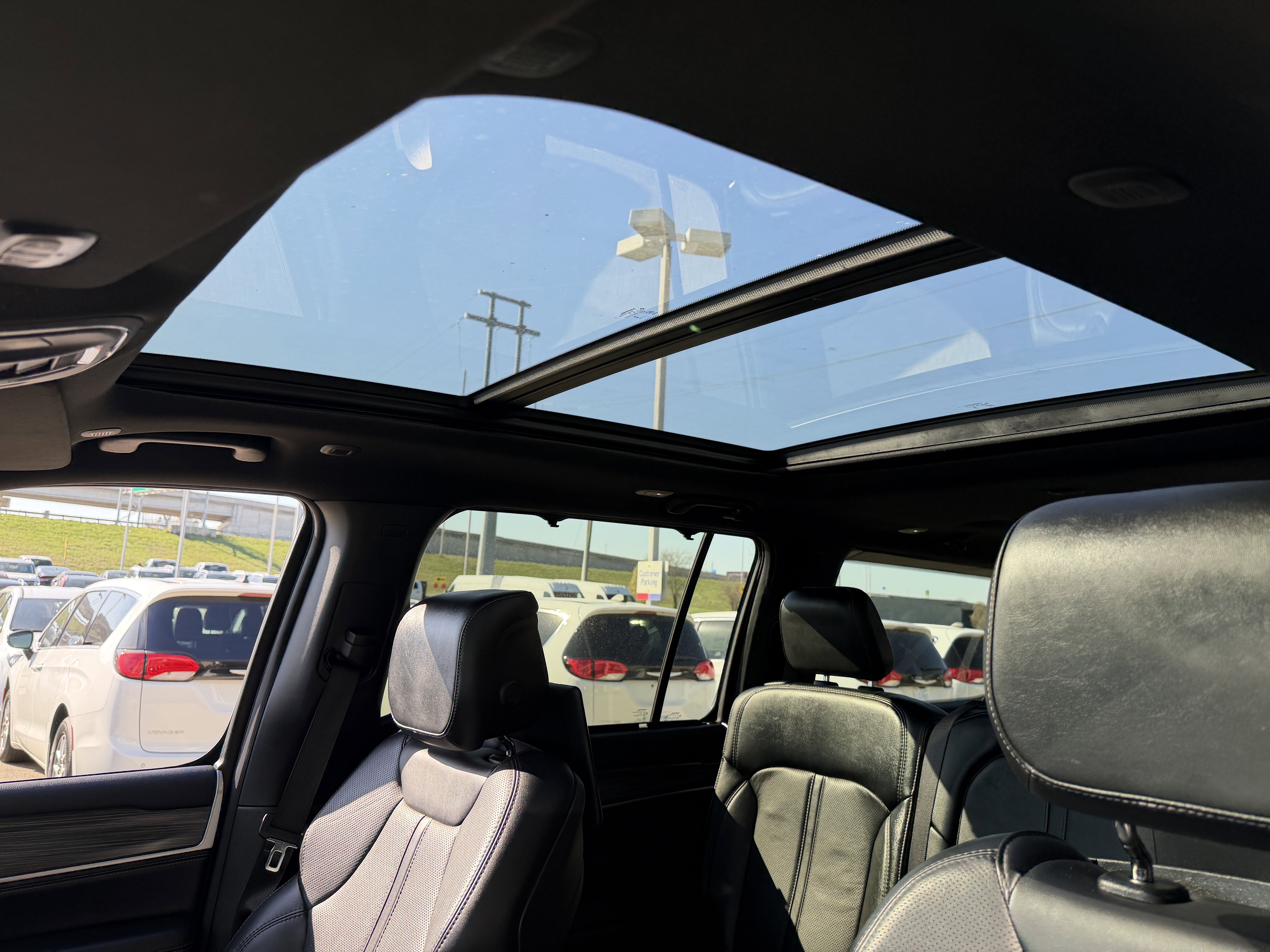 Used 2024 Jeep Wagoneer L Series III w/ Premium Group I image 39