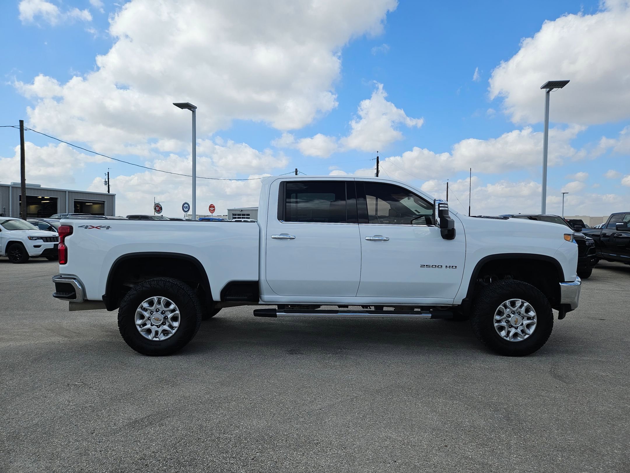 Used 2021 Chevrolet Silverado 2500 LTZ image 2
