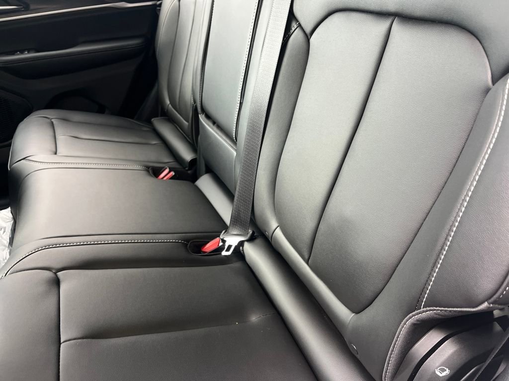 New 2025 Jeep Grand Cherokee Limited w/ Black Appearance Package image 21