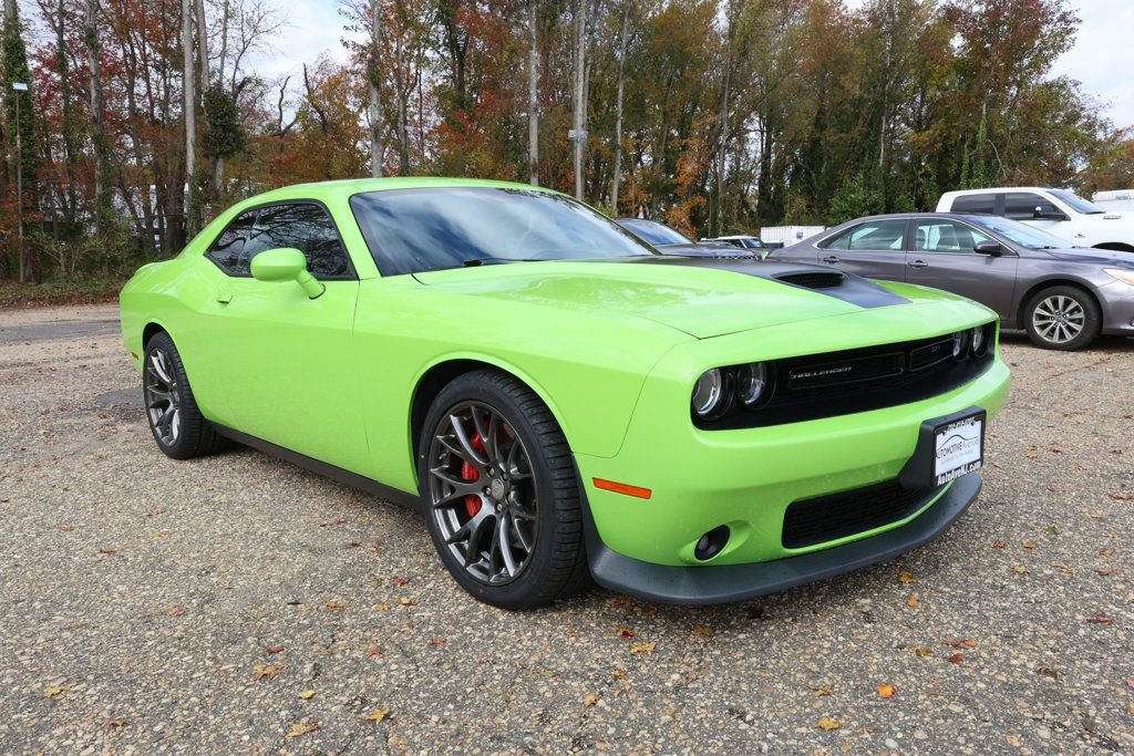 Used 2015 Dodge Challenger SRT w/ Technology Group image 7
