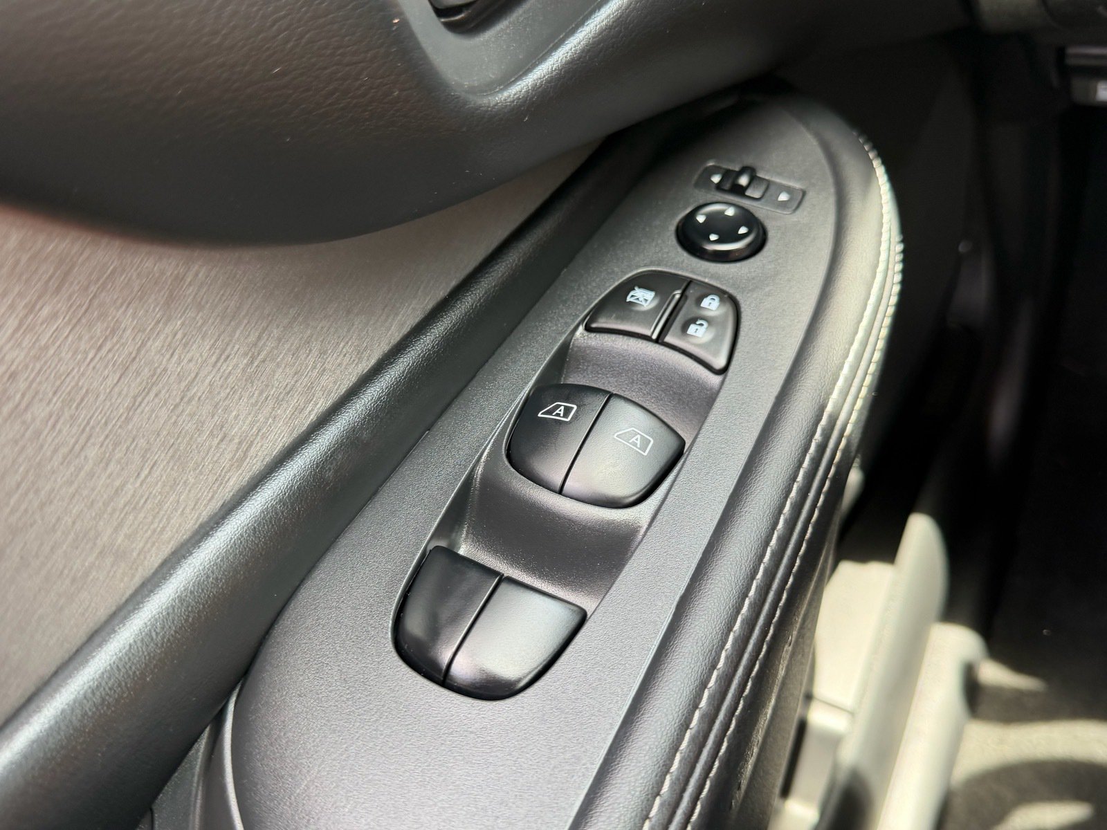 Used 2024 Nissan Murano SV w/ SV Midnight Edition Package FWD image 31