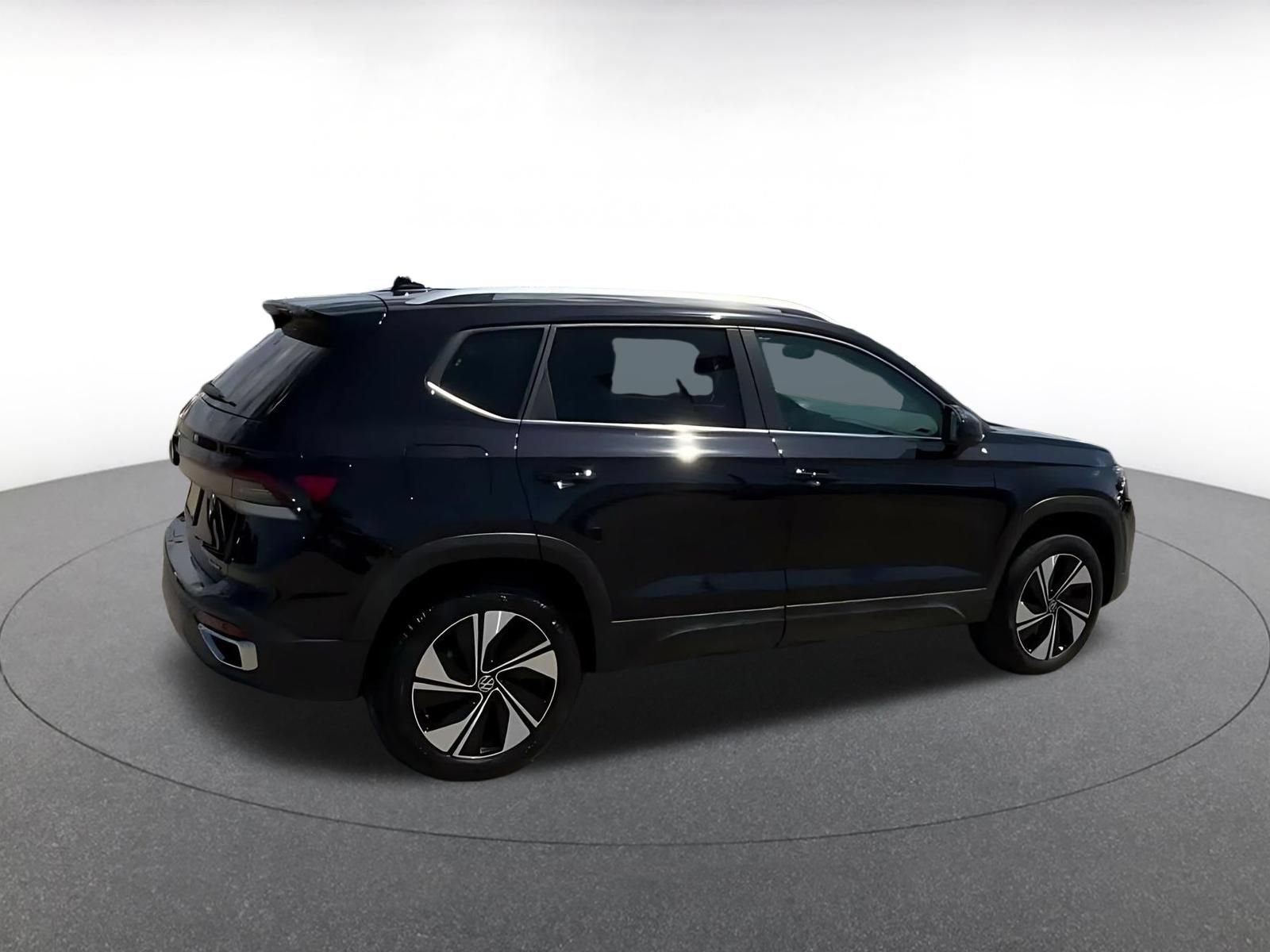 Used 2026 Volkswagen Taos SE AWD/4WD image 14