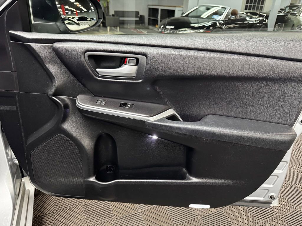 Used 2017 Toyota Camry SE FWD image 53