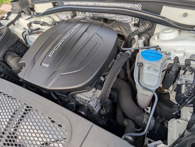 Used 2018 Porsche Macan image 24