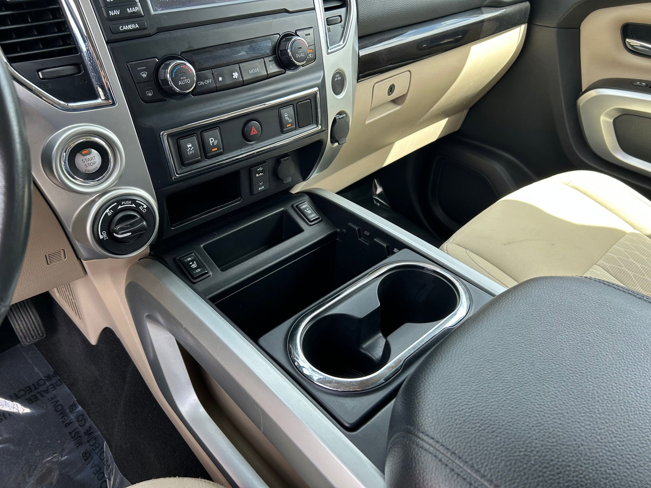 Used 2017 Nissan Titan SV image 19