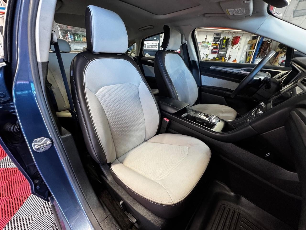 Used 2019 Ford Fusion SE w/ Equipment Group 151A FWD image 9