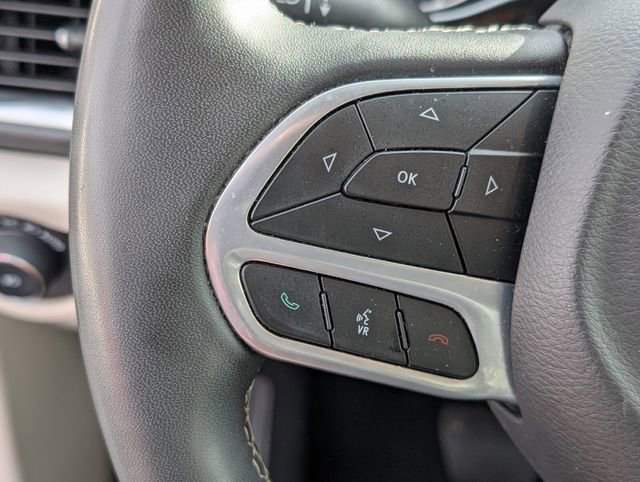 Used 2023 Chrysler Pacifica Limited image 37