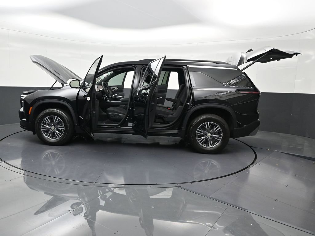Used 2025 Chevrolet Traverse LT image 33