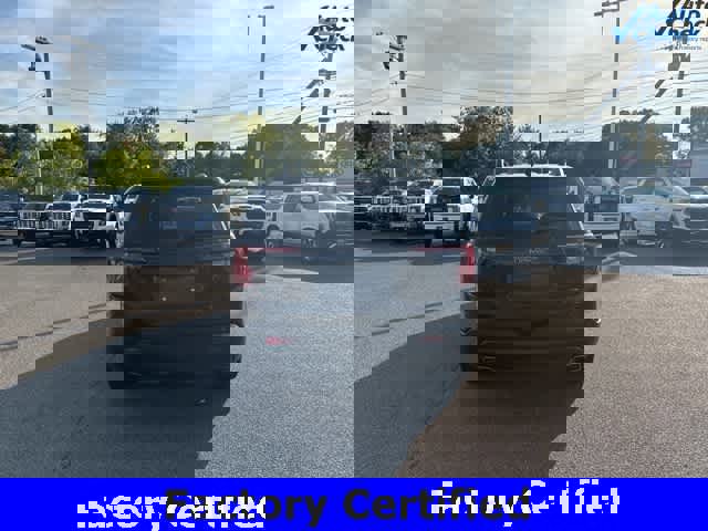 Certified 2023 GMC Acadia SLE w/ Driver Convenience Package image 6