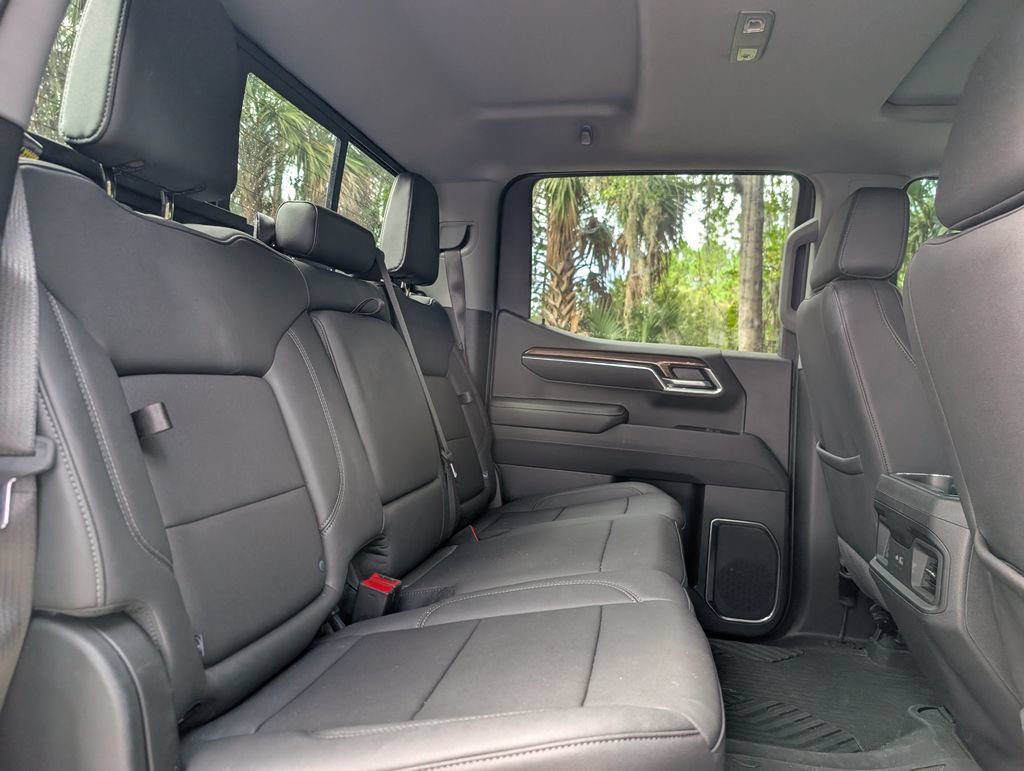 Used 2025 Chevrolet Silverado 1500 LT Trail Boss w/ Dark Appearance Package AWD/4WD image 23