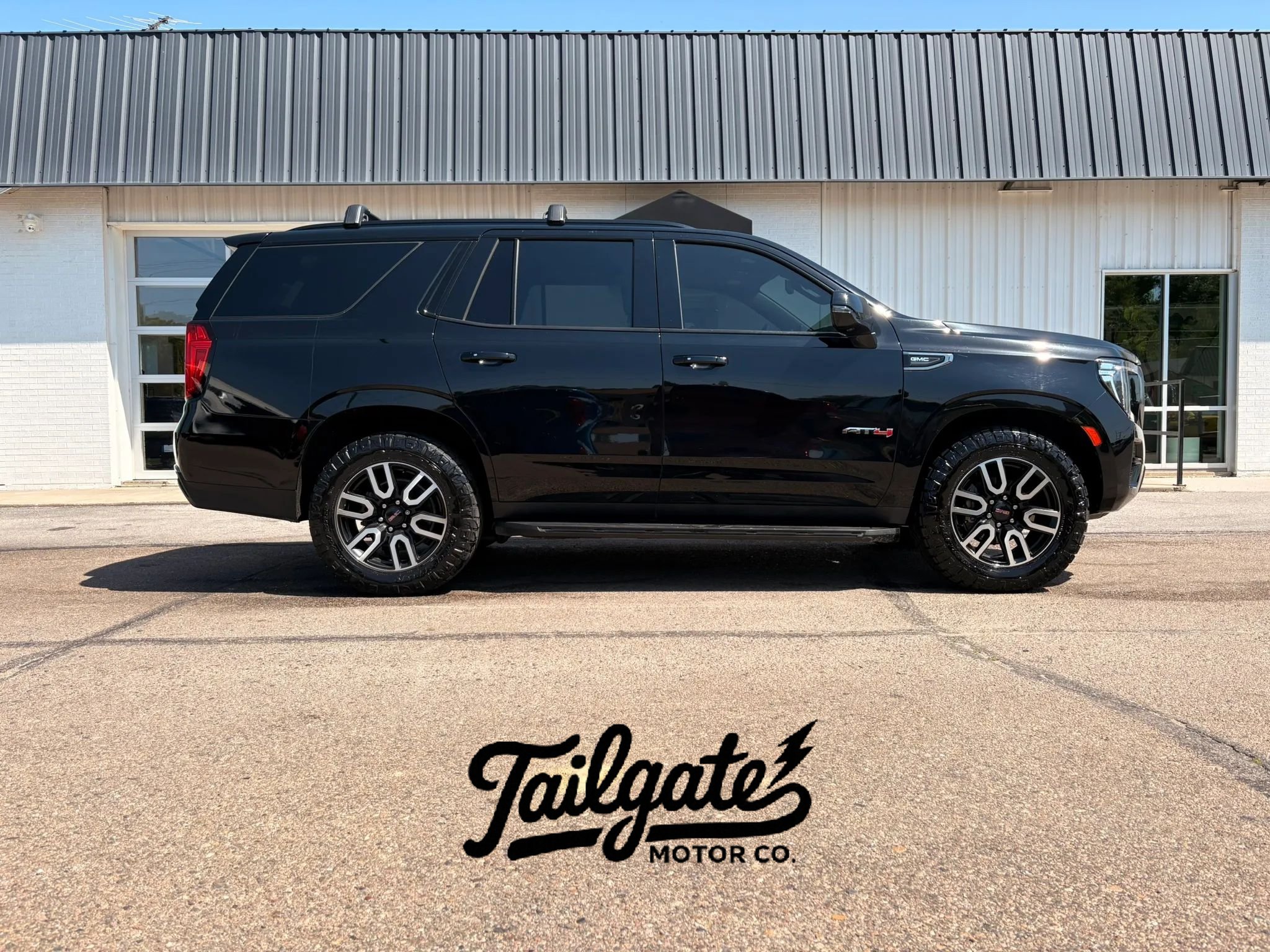 Used 2021 GMC Yukon AT4 w/ Rear Media and Nav Package AWD/4WD image 1