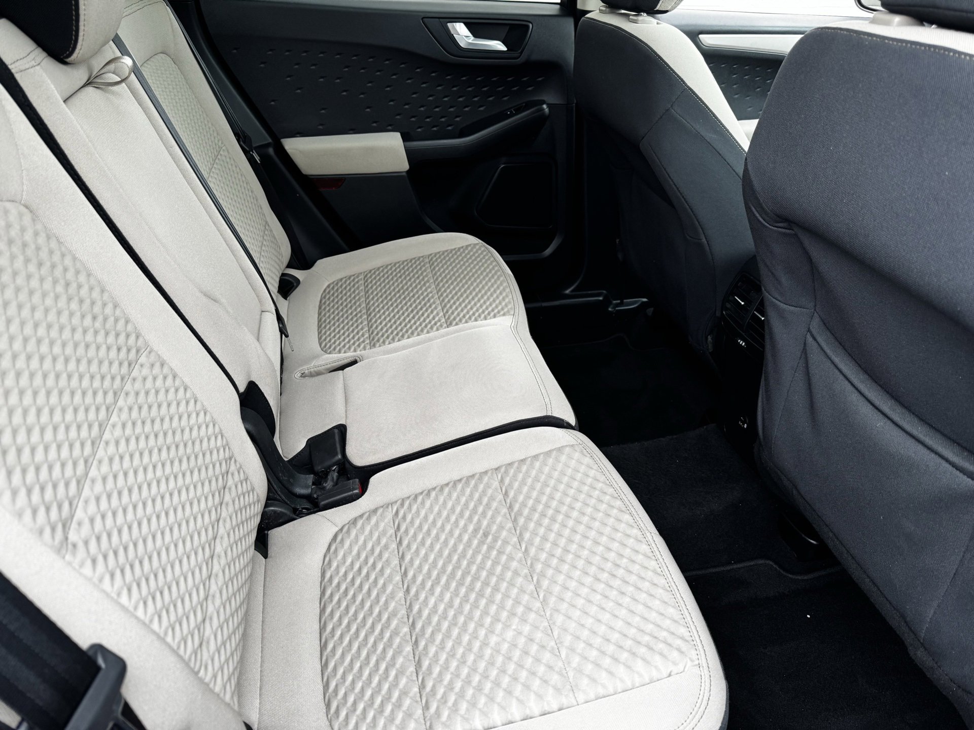 Used 2020 Ford Escape SE image 15