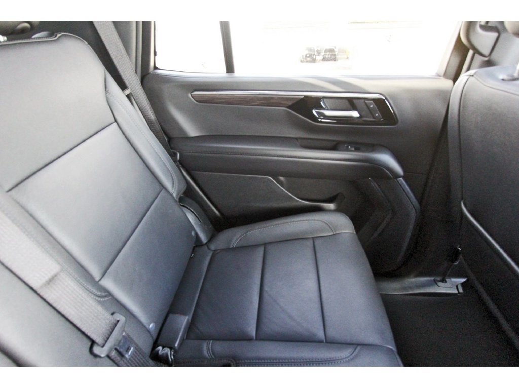 Used 2025 Chevrolet Tahoe LT RWD image 11
