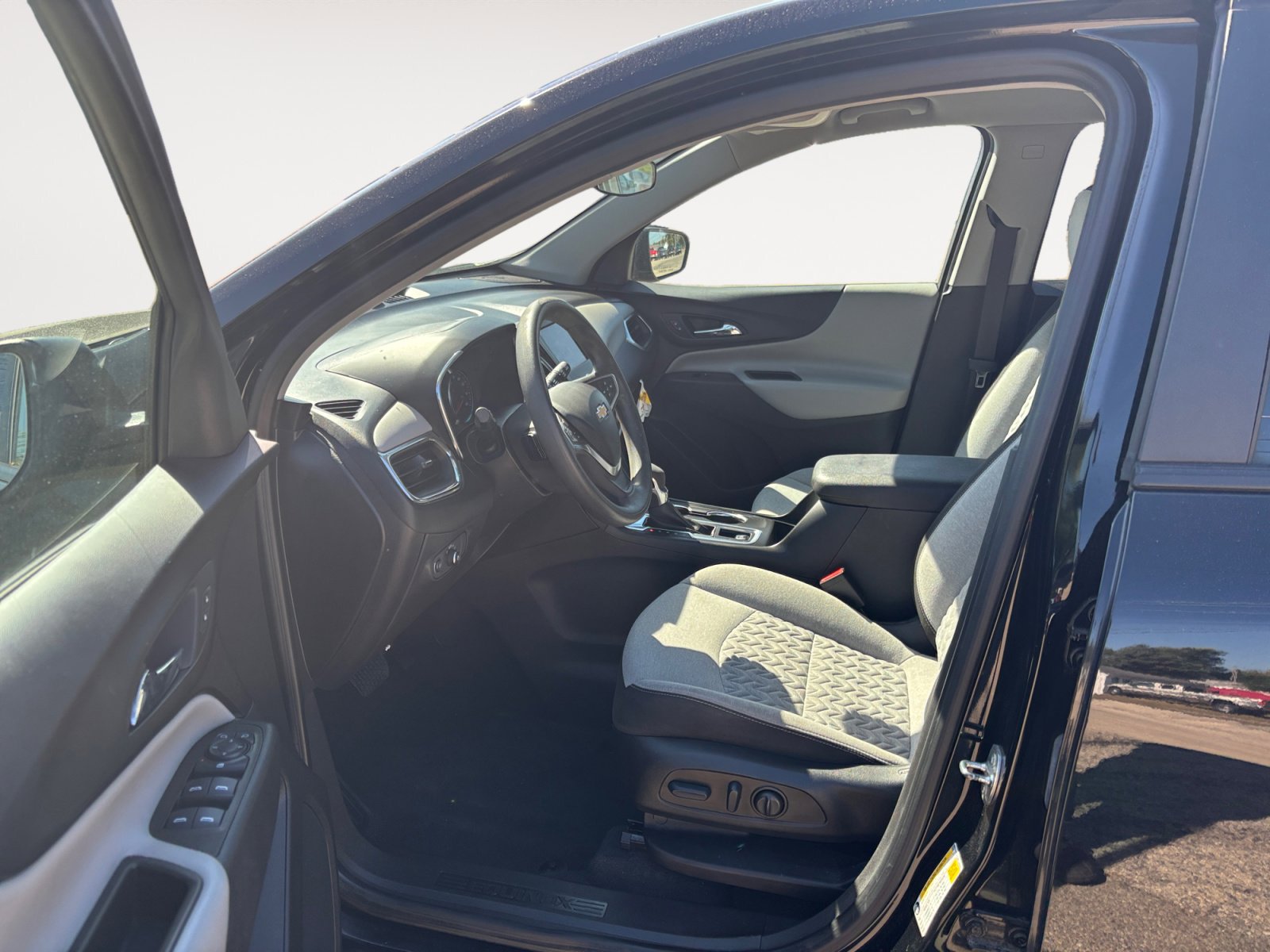 Used 2023 Chevrolet Equinox LS w/ LS Convenience Package AWD/4WD image 9
