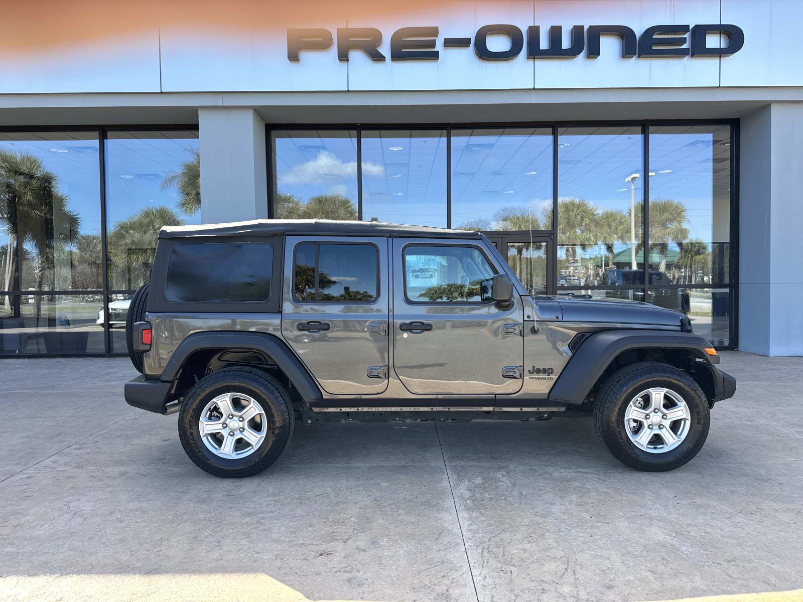 Used 2022 Jeep Wrangler Unlimited Sport S image 2