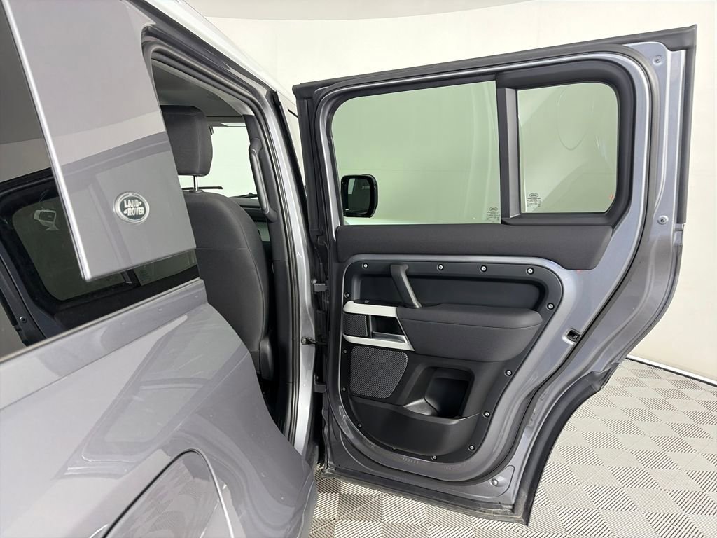 Used 2022 Land Rover Defender 110 image 27