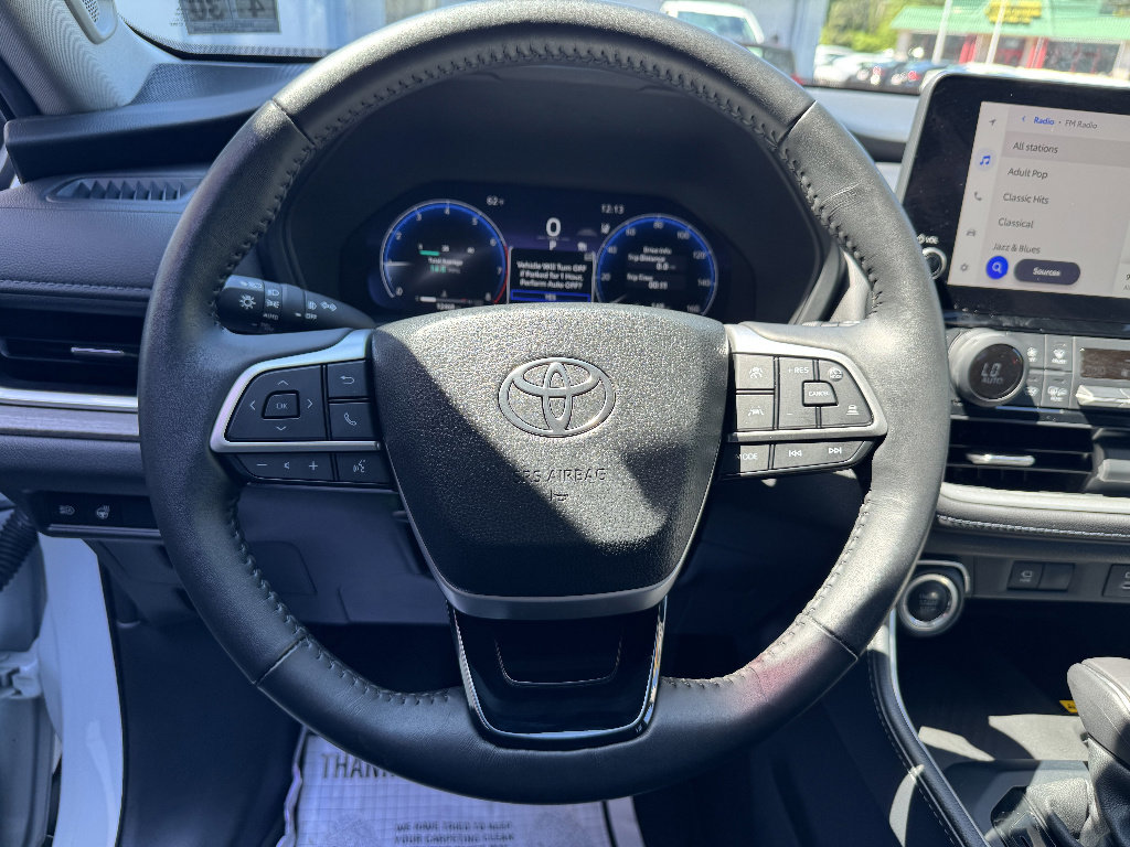 Used 2024 Toyota Grand Highlander AWD image 16