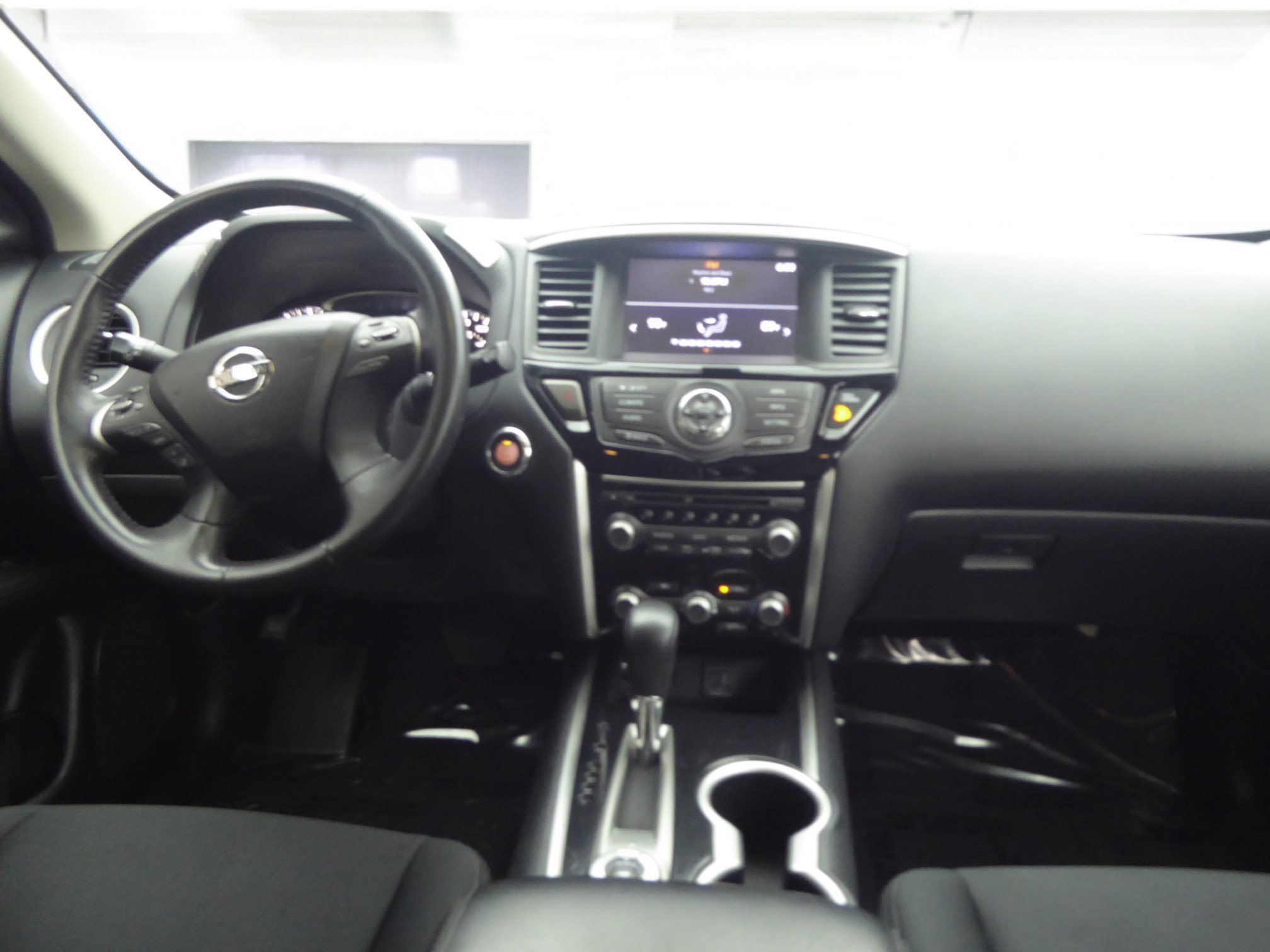 Used 2019 Nissan Pathfinder SV image 13