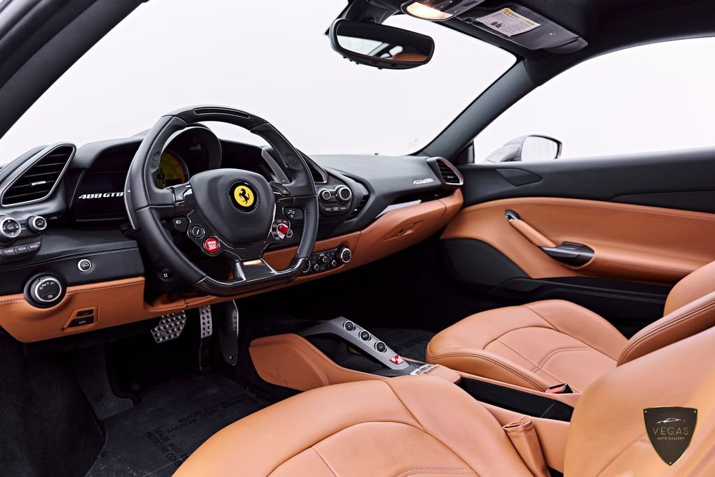 Used 2018 Ferrari 488 GTB RWD image 2