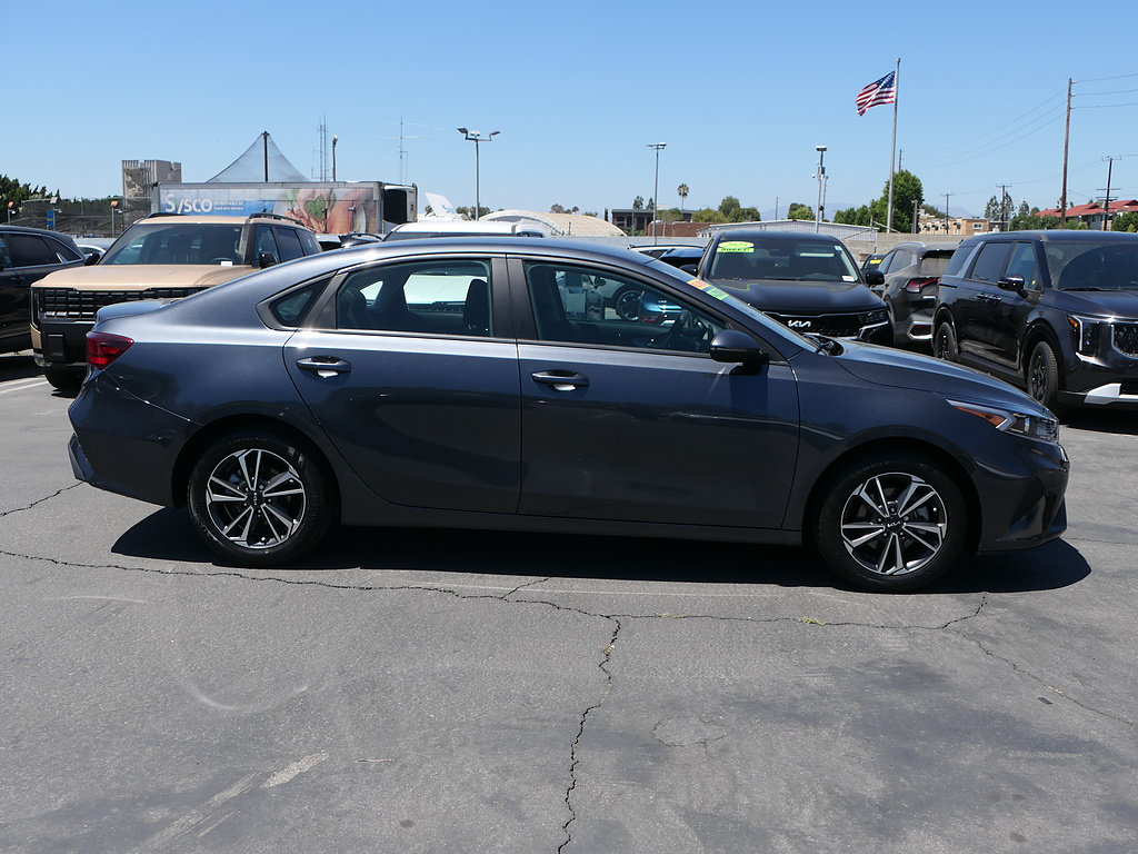 Used 2024 Kia Forte LXS w/ LXS Technology Package FWD image 2
