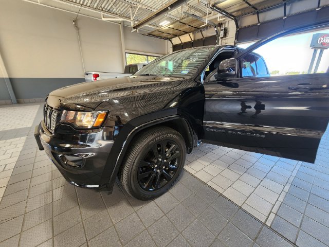 Used 2019 Jeep Grand Cherokee Altitude AWD/4WD image 2