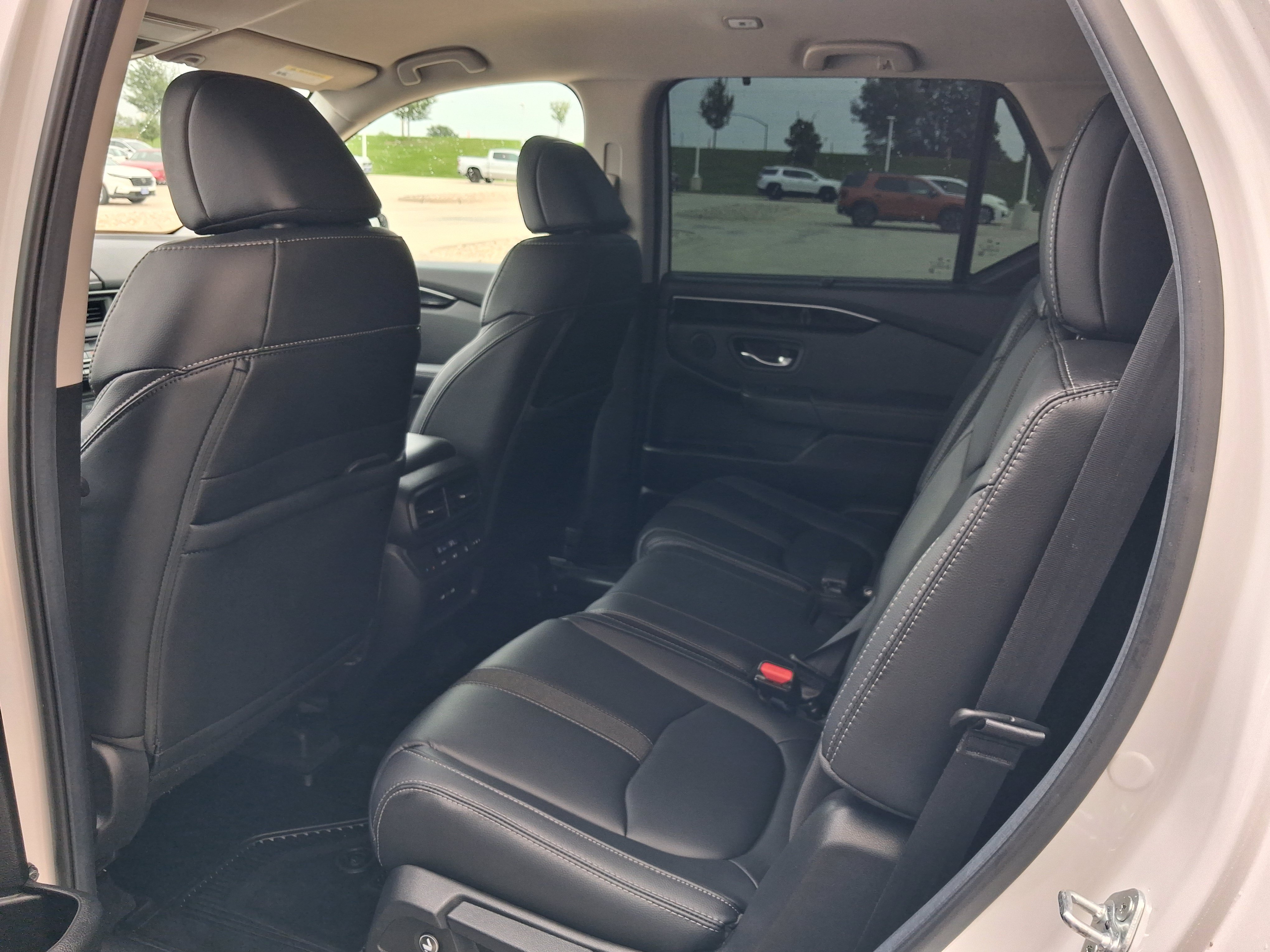 Used 2025 Honda Pilot EX-L image 8