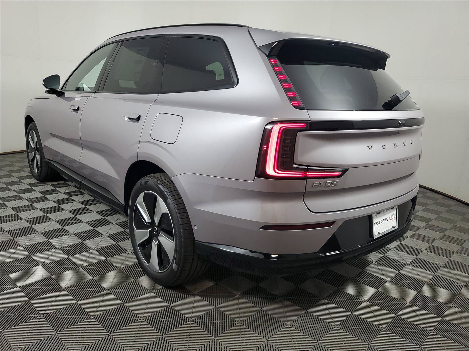New 2026 Volvo EX90 Plus RWD image 4