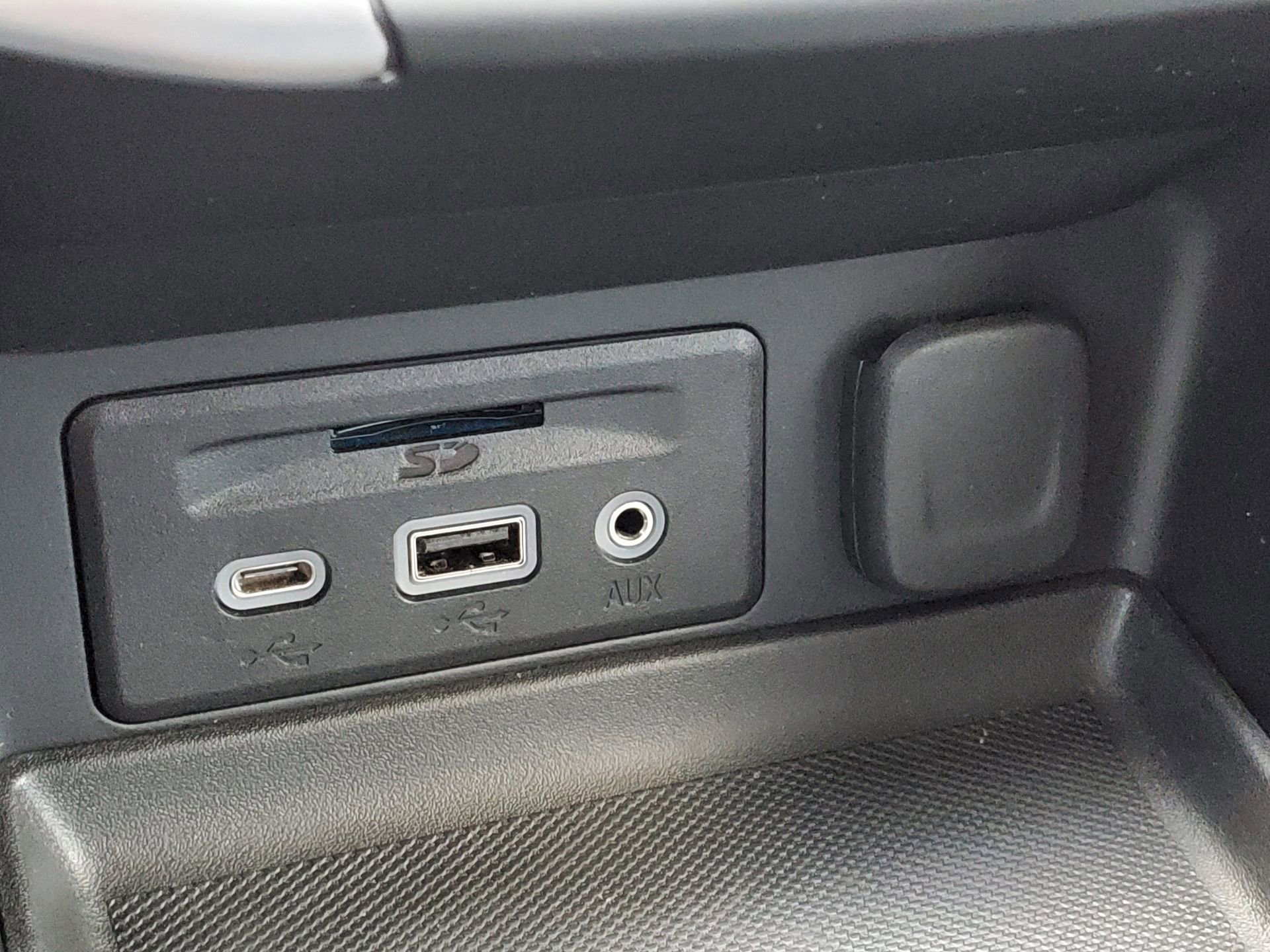 Used 2024 GMC Terrain SLT w/ LPO, Floor Liner Package AWD/4WD image 28