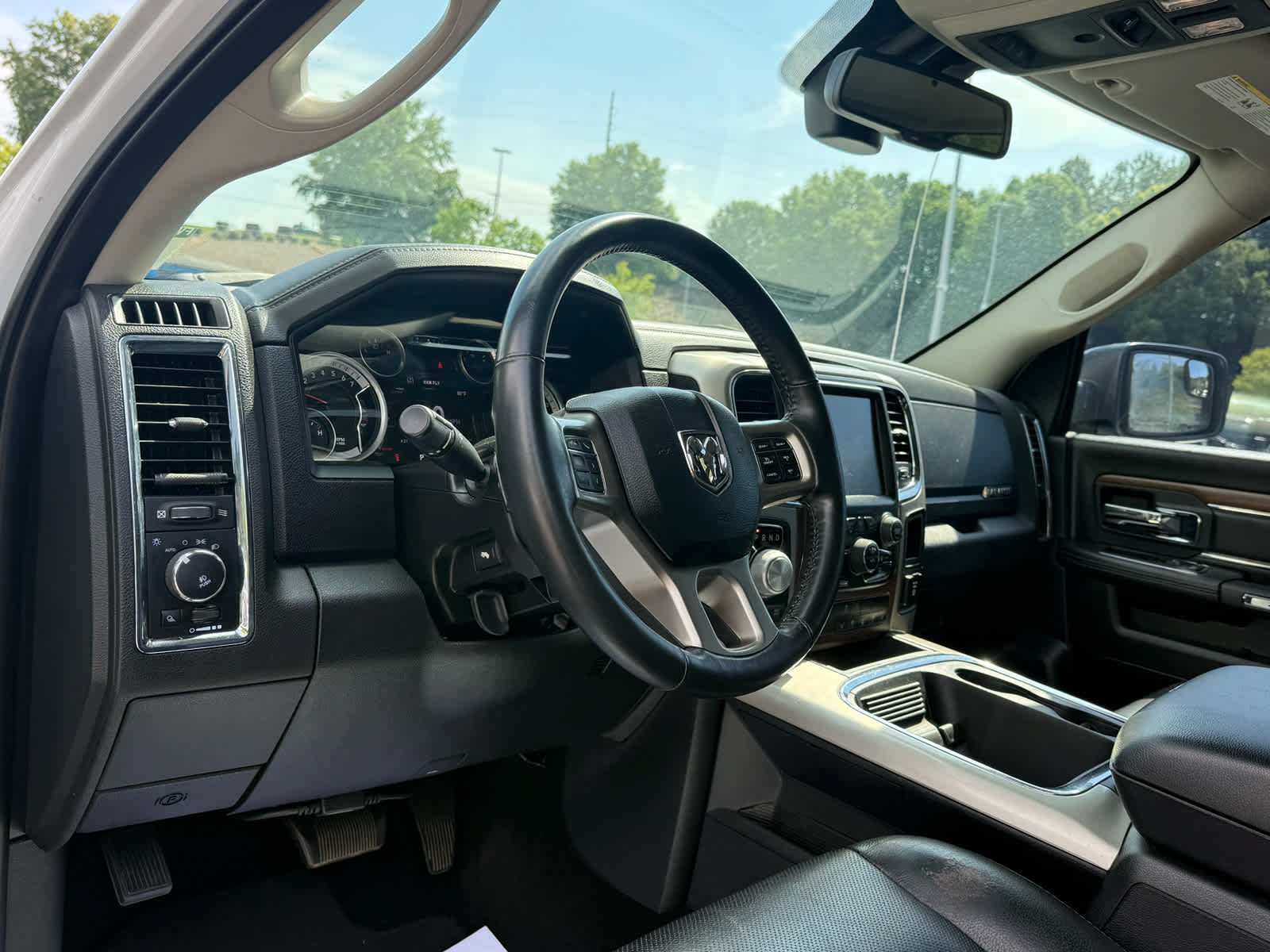 Used 2015 RAM 1500 Laramie w/ Convenience Group AWD/4WD image 15