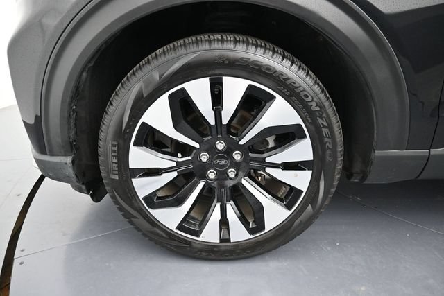 Certified 2025 Ford Explorer Platinum w/ LUX Leather Package AWD/4WD image 10