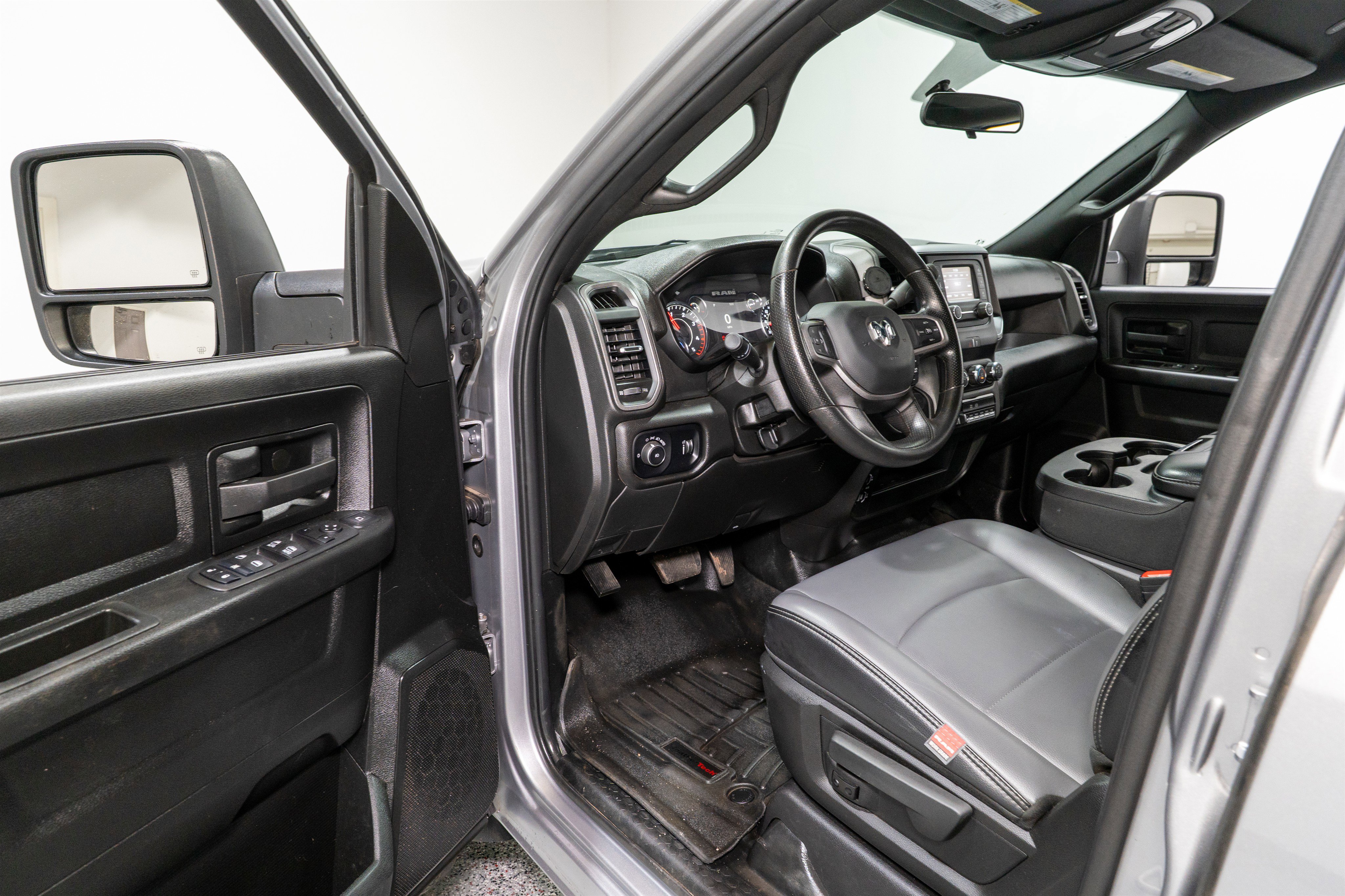 Used 2024 RAM 5500 Tradesman w/ Chrome Appearance Group image 15