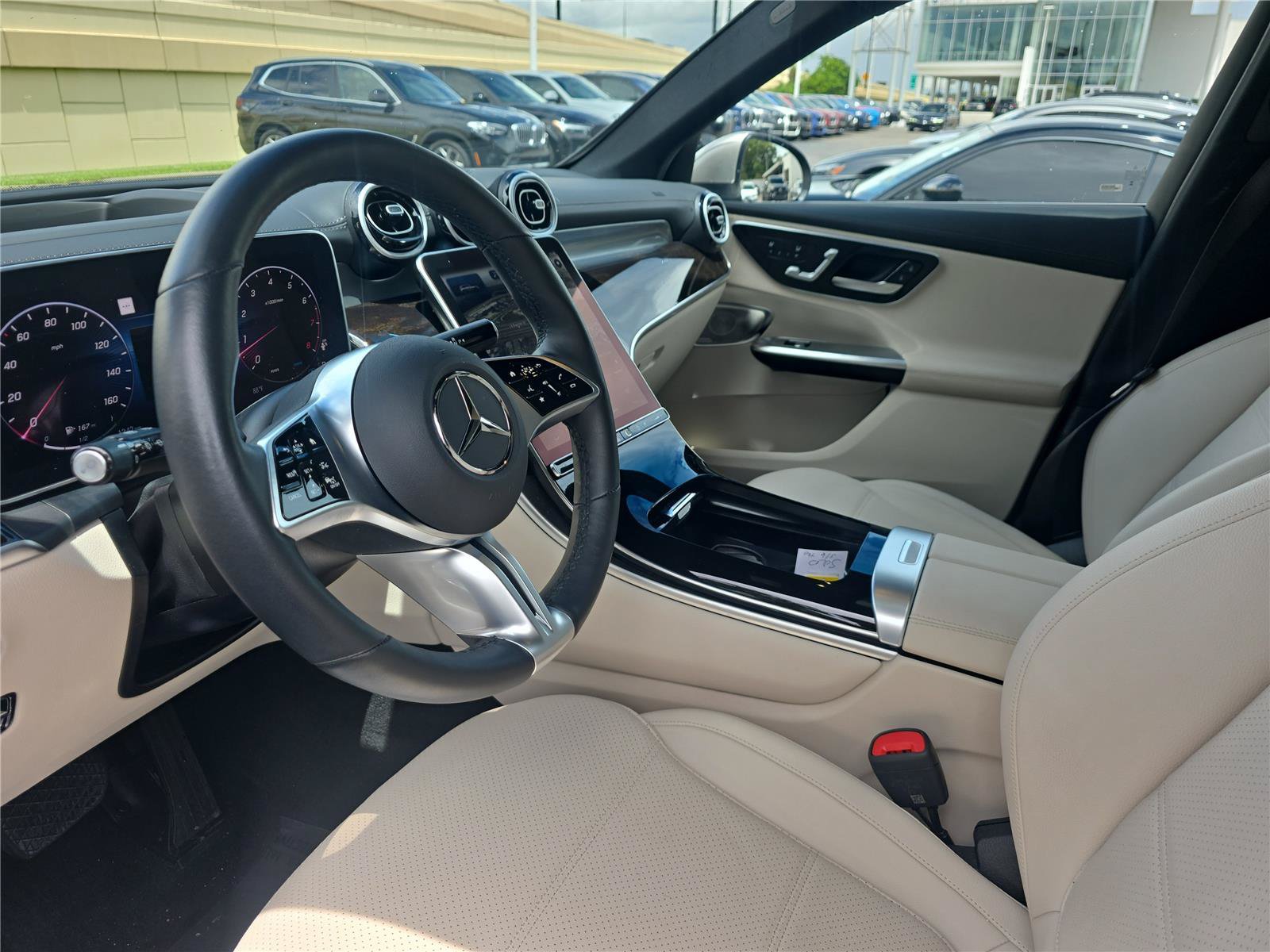 Used 2024 Mercedes-Benz GLC 300 4MATIC image 13