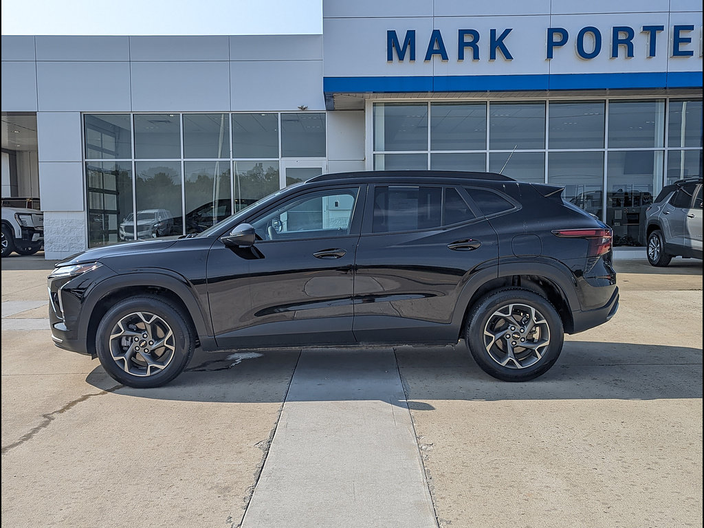 Used 2025 Chevrolet Trax LT FWD image 10
