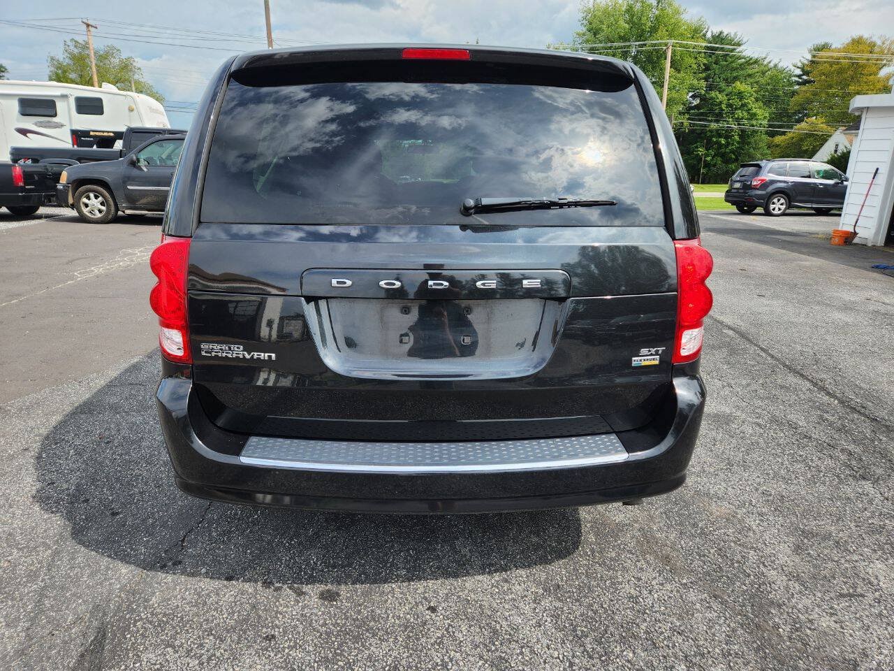 Used 2016 Dodge Grand Caravan SXT FWD image 8