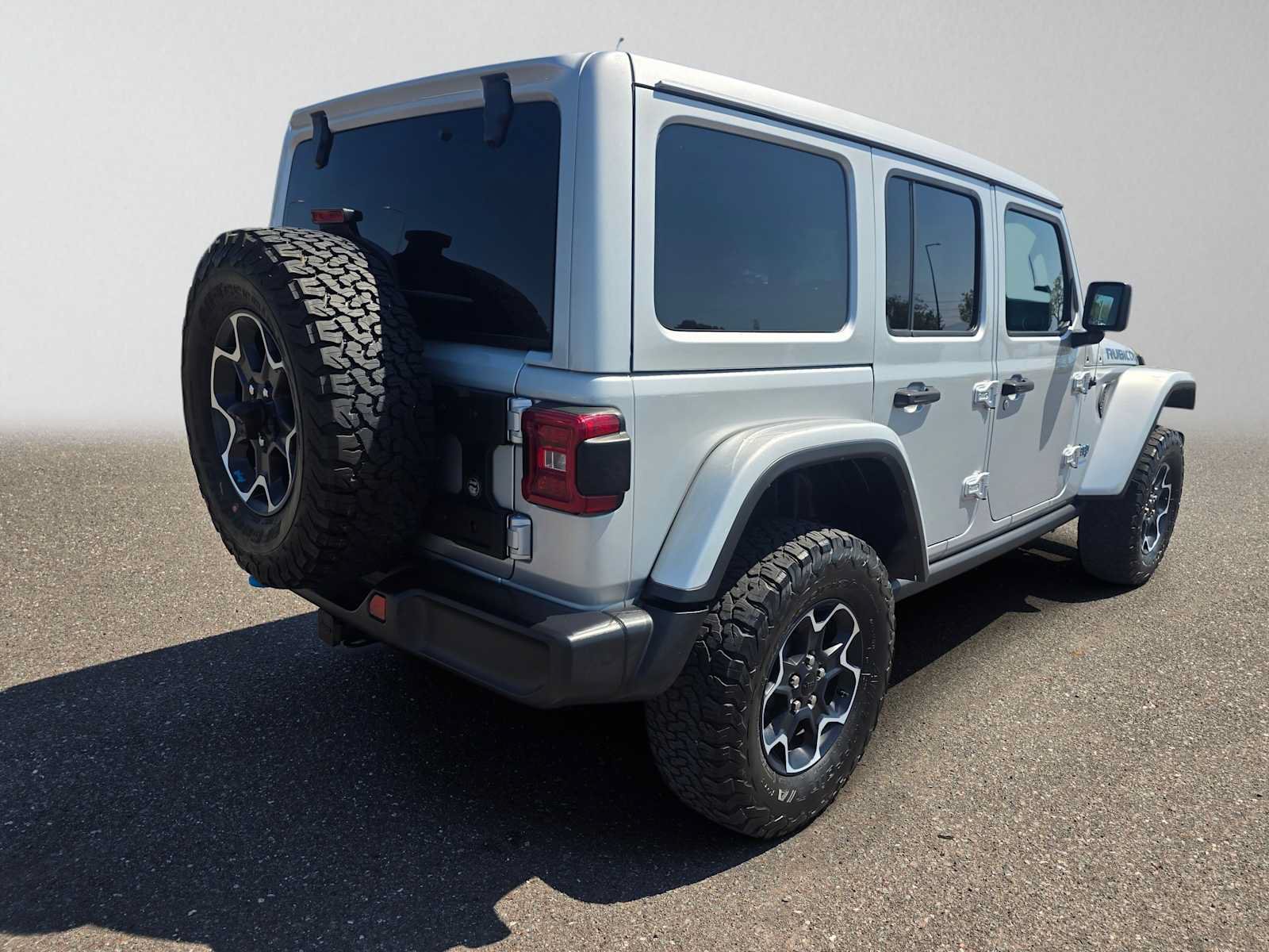 Used 2023 Jeep Wrangler Unlimited Rubicon 4xe w/ Cold Weather Group AWD/4WD image 3