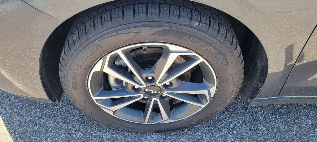 Used 2024 Kia Forte LXS w/ LXS Technology Package FWD image 6