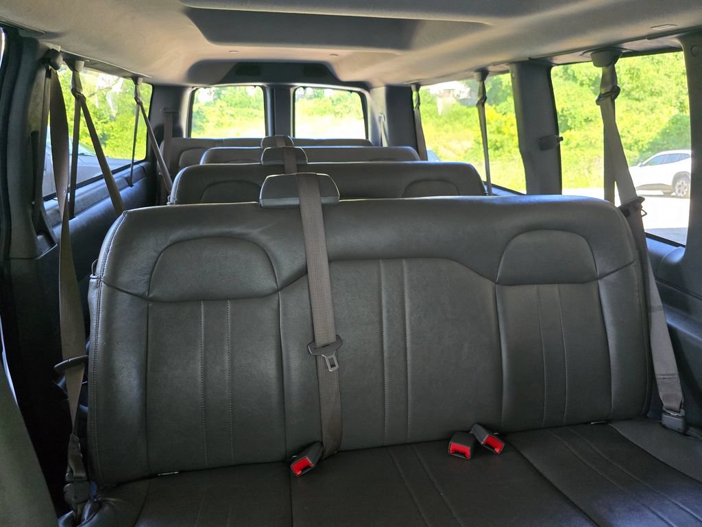 Used 2022 Chevrolet Express 3500 LS RWD image 5