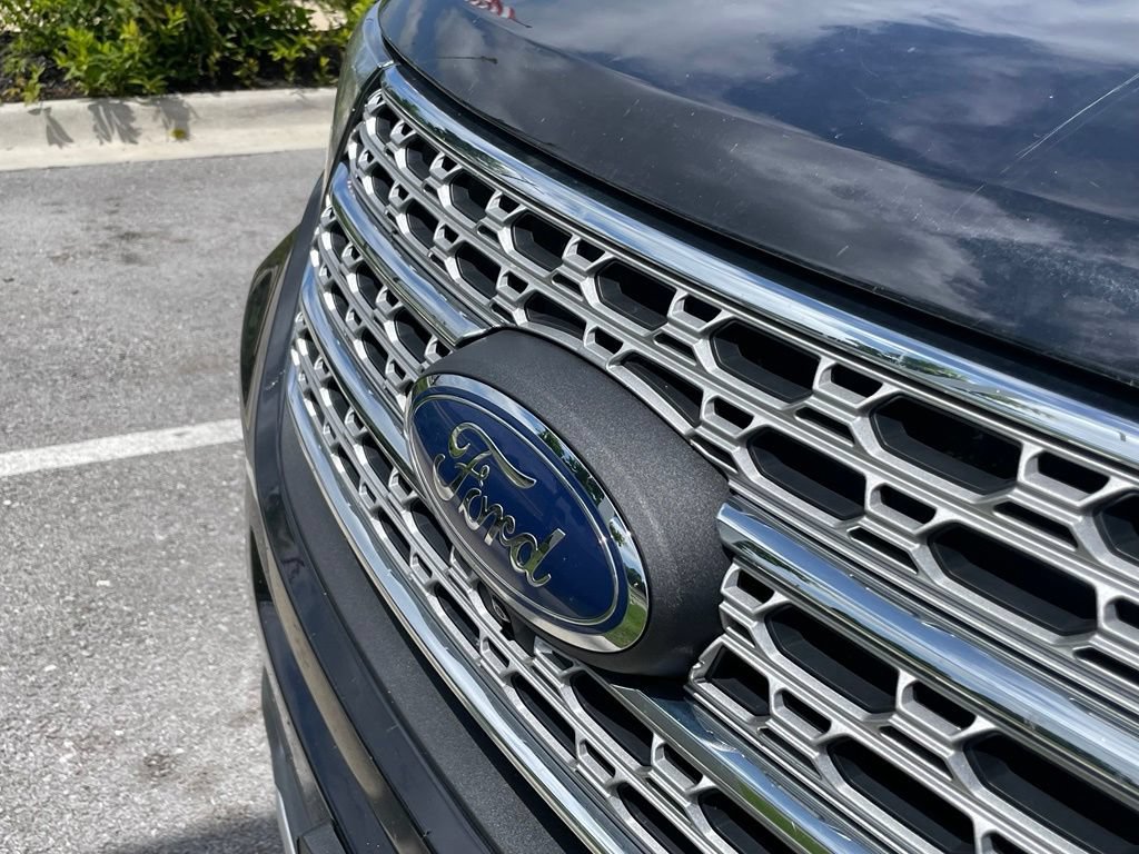 Used 2024 Ford Explorer Limited AWD/4WD image 4