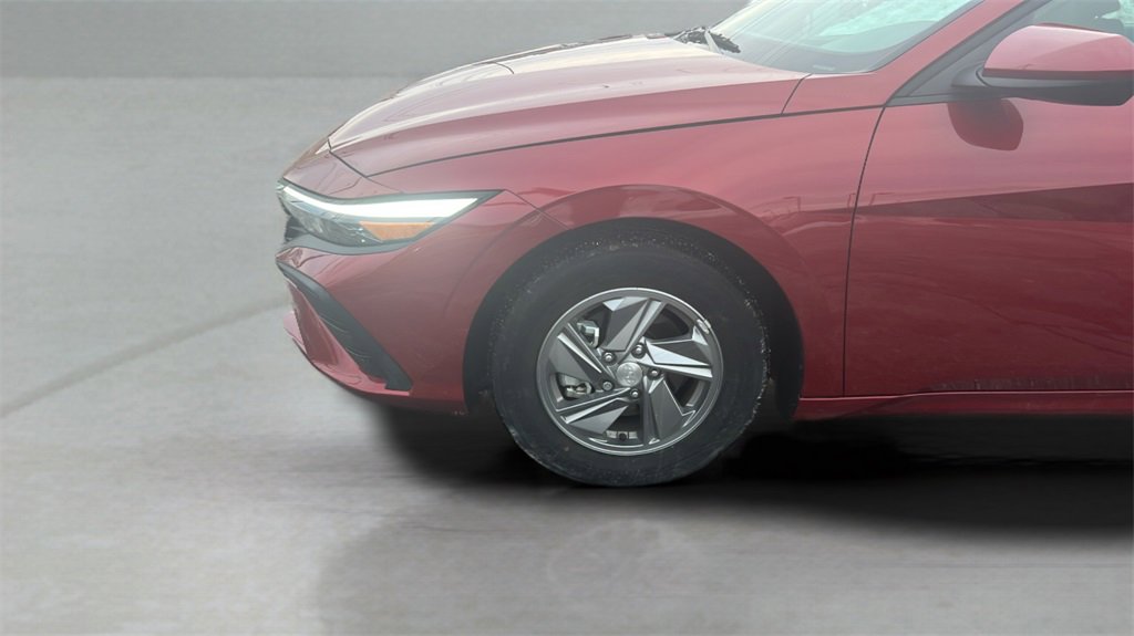 Certified 2024 Hyundai Elantra SE image 9