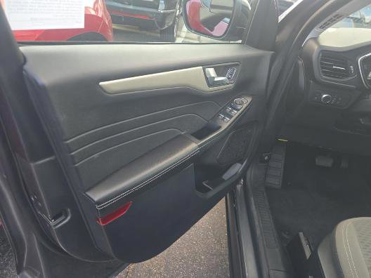 Certified 2021 Ford Escape SE w/ SE Sport Appearance Package image 9