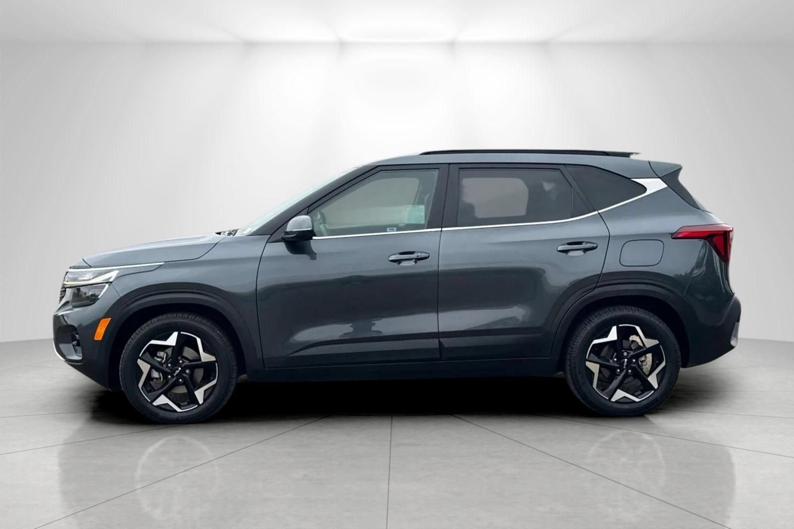 Used 2024 Kia Seltos EX FWD image 6