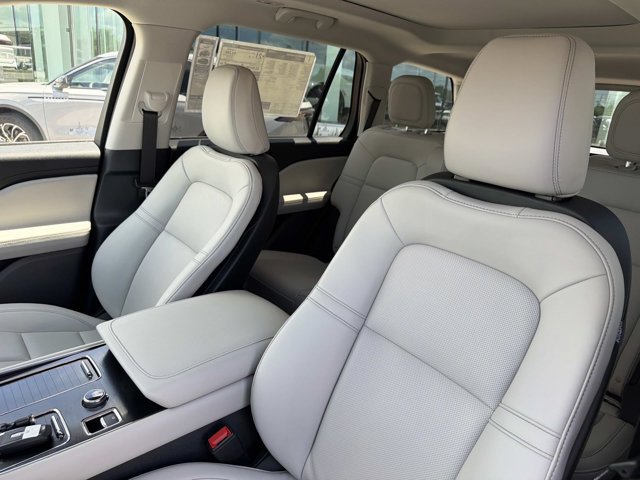 New 2026 Lincoln Aviator 2WD w/ Jet Appearance Package image 13
