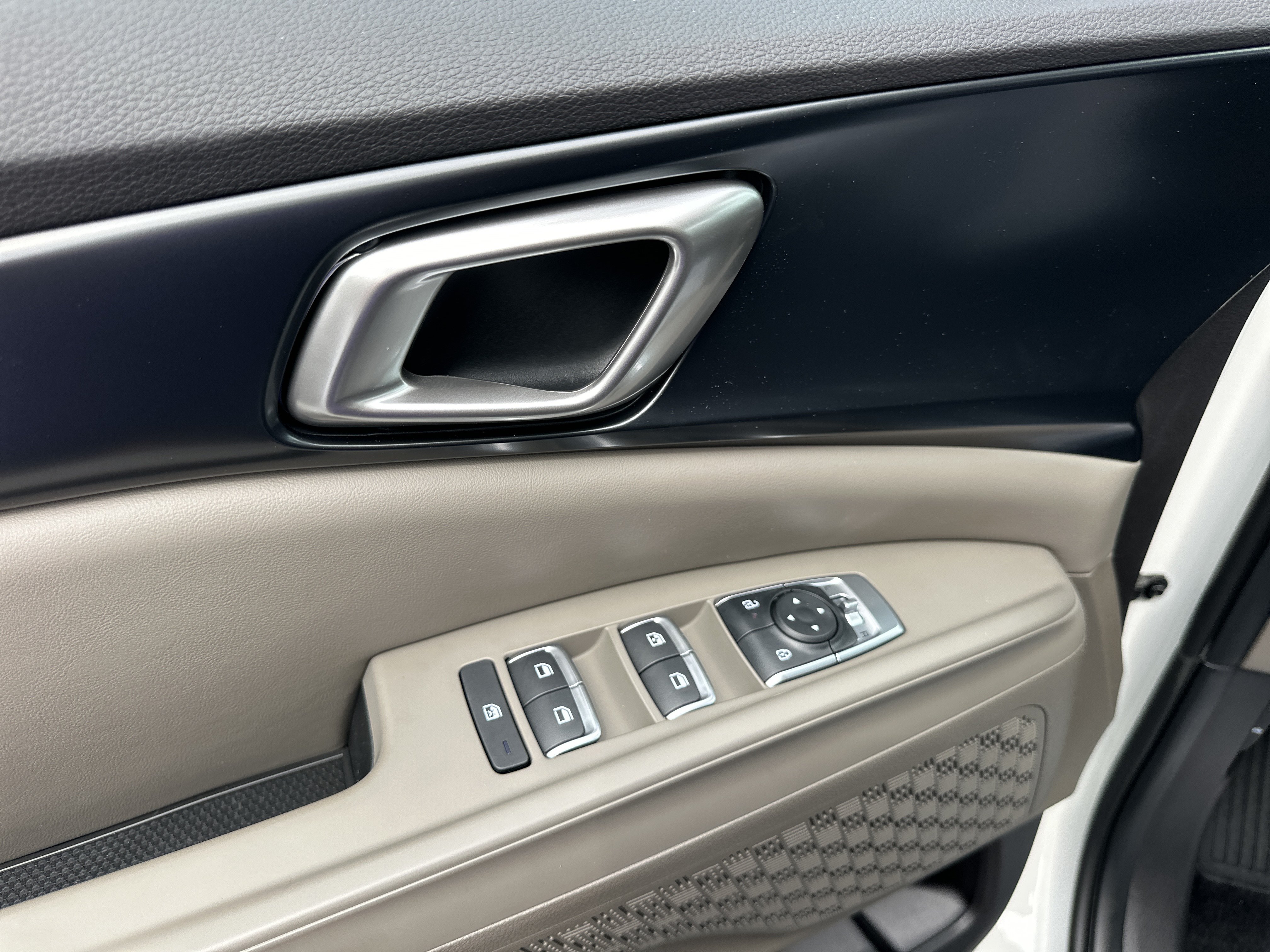 New 2026 Kia Carnival LX FWD image 19