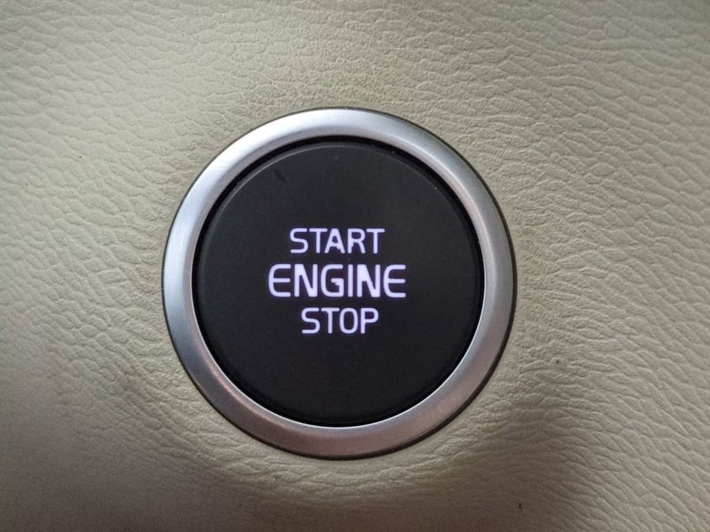 Used 2019 Volvo XC40 T5 R-Design image 37