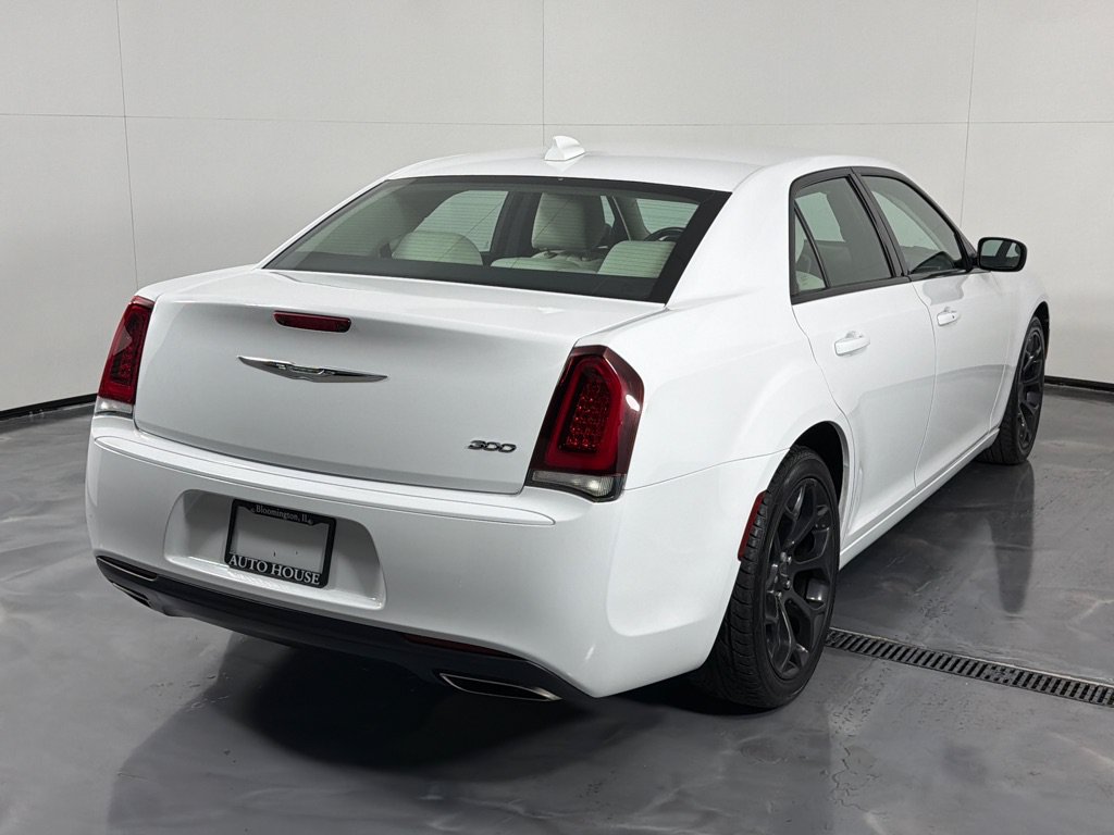Used 2019 Chrysler 300 Touring w/ Sport Appearance Package RWD image 5