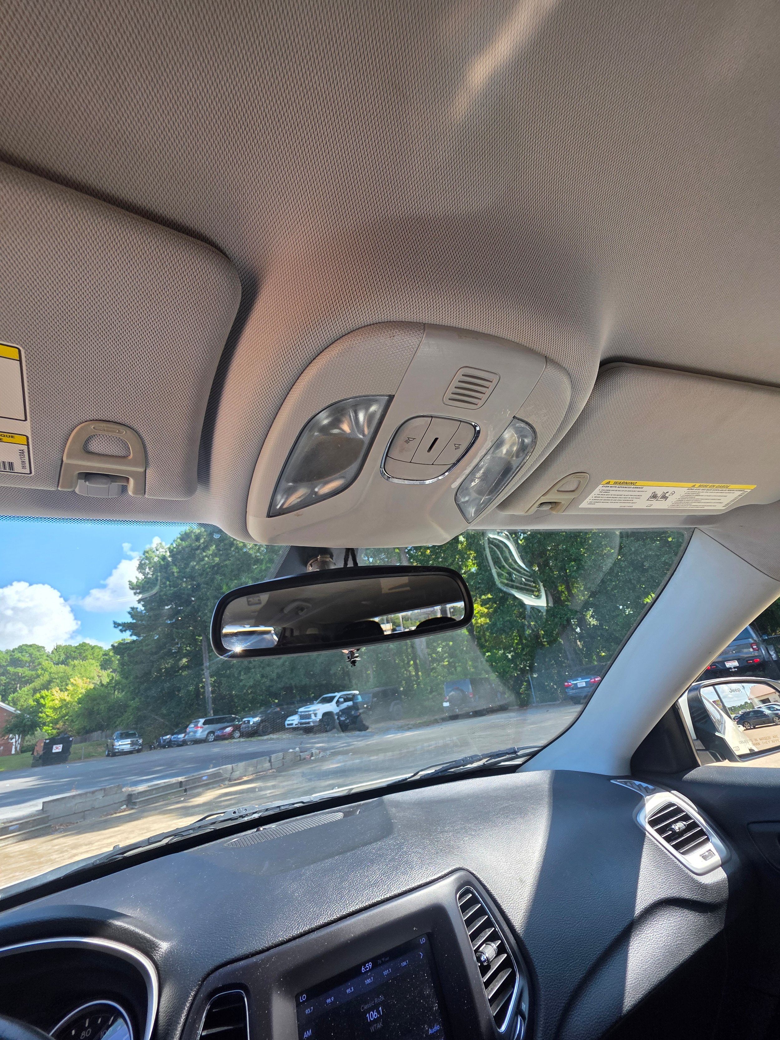 Used 2019 Jeep Compass Latitude FWD image 17